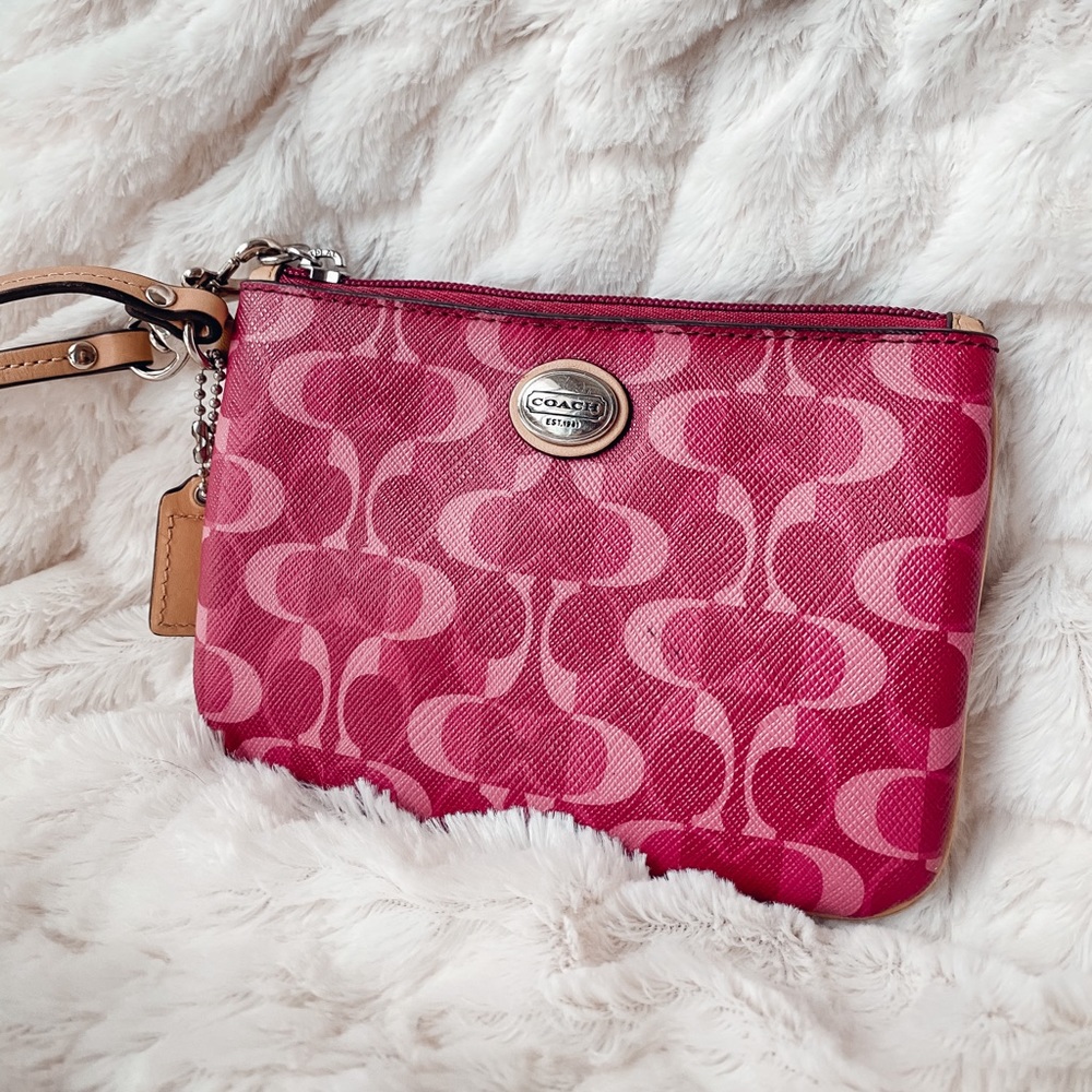 🔴Pink Coach Wristlet